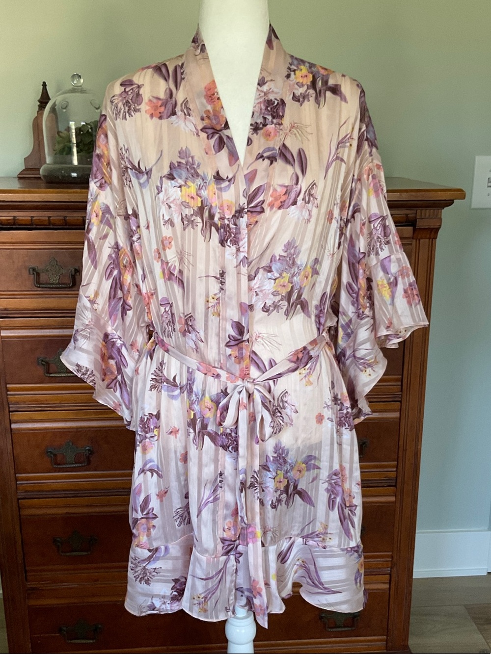Victoria’s Secret Short Floral Satin Kimono Robe SZ M/L Coquette Shabby Chic
